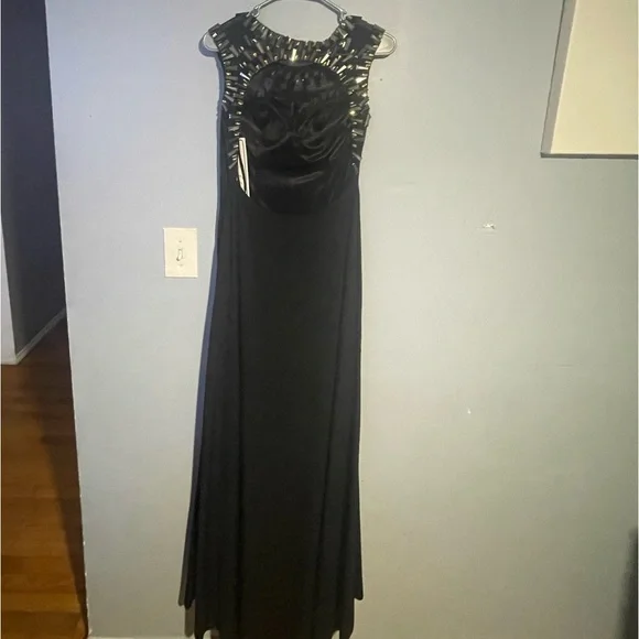 Dave and Johnny evening gown. Size 7/8
Never worn - Picture 3 of 5